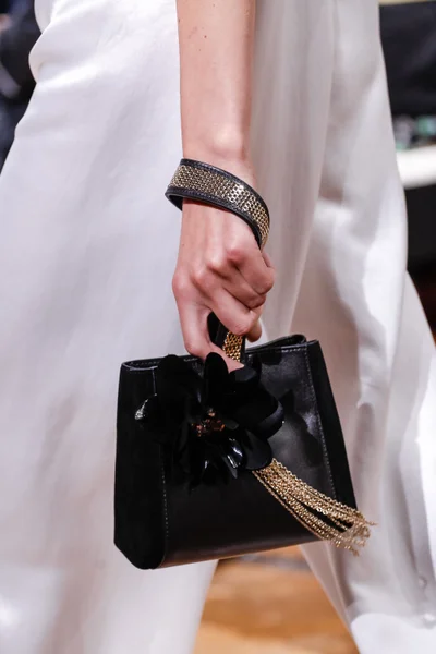 Look 77